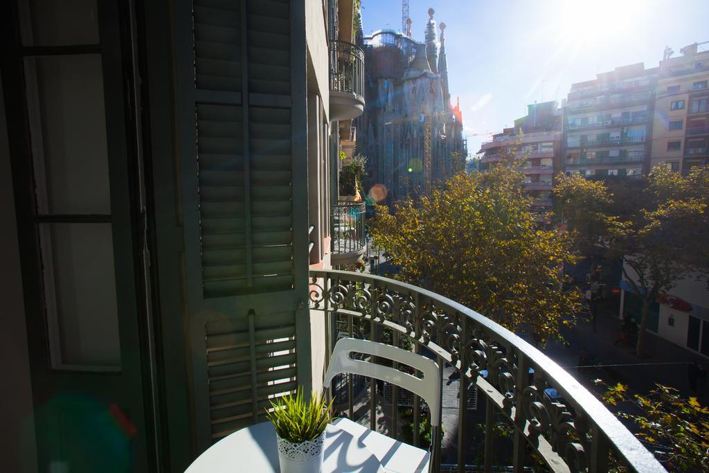 Gaudi Sagrada Familia Appartamento Barcellona Esterno foto